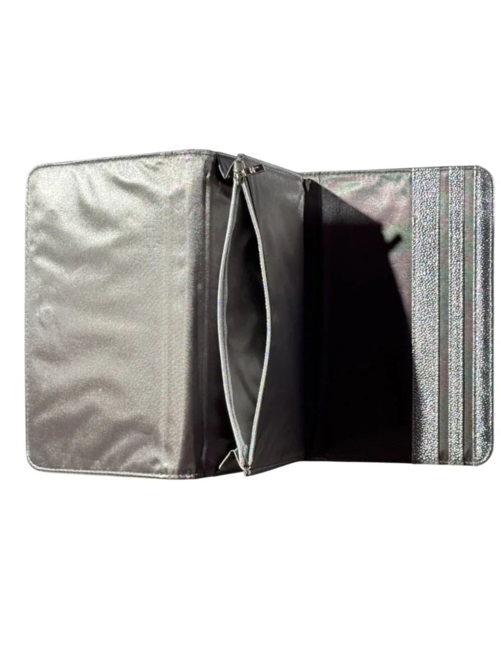 IT Brushes for Ulta Silver tri-fold case withZip Compartment